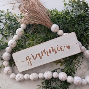 Grammie Sign, Grandmother Sign, Gift for Grandma, Gift for Grammie, Love Grammie Sign, Love Grandma Sign
