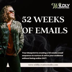 Op de afbeelding: Een vrouw in een camouflagejas en zonnebril staat voor een zwarte achtergrond met witte rook. De tekst "52 WEEKS OF EMAILS" staat in grote witte letters. De tekst eronder luidt "Your blueprint to creating a 52 weeks email sequence to nurture & sell to your audience without being online 24/7." De tekst onderaan luidt "www.wildlycreativestudio.com".