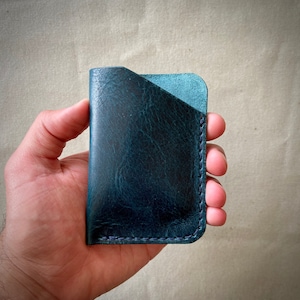 Cartera de piel hecha a mano con tarjetero elaborado con piel italiana de grano completo de curtido vegetal / Cartera de piel minimalista / Azul
