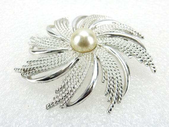 Vintage Costume Jewelry, Silver Pinwheel Brooch w… - image 6