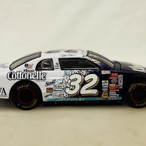 No 32 NASCAR 1:24 ダイキャスト、ジェフ グリーン モンテカルロ、1999、クリネックス/コットンネル、D-29