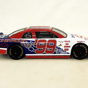 No 99 NASCAR 1:24 ダイキャスト、1999 シボレー モンテカルロ、アニバーサリー モデル、D-22