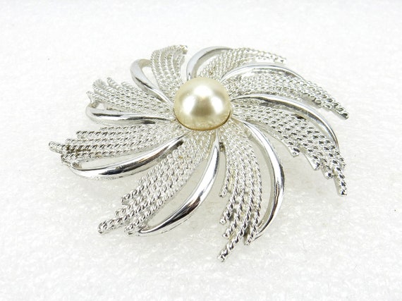 Vintage Costume Jewelry, Silver Pinwheel Brooch w… - image 4