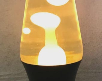 Lámpara de lava vintage, lava amarilla, base negra, probada y en funcionamiento.