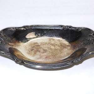 8 1/2&quot; SIlver Plate Bon Bon Dish, Snack Tray, Candy Dish, Vintage Floral Pattern