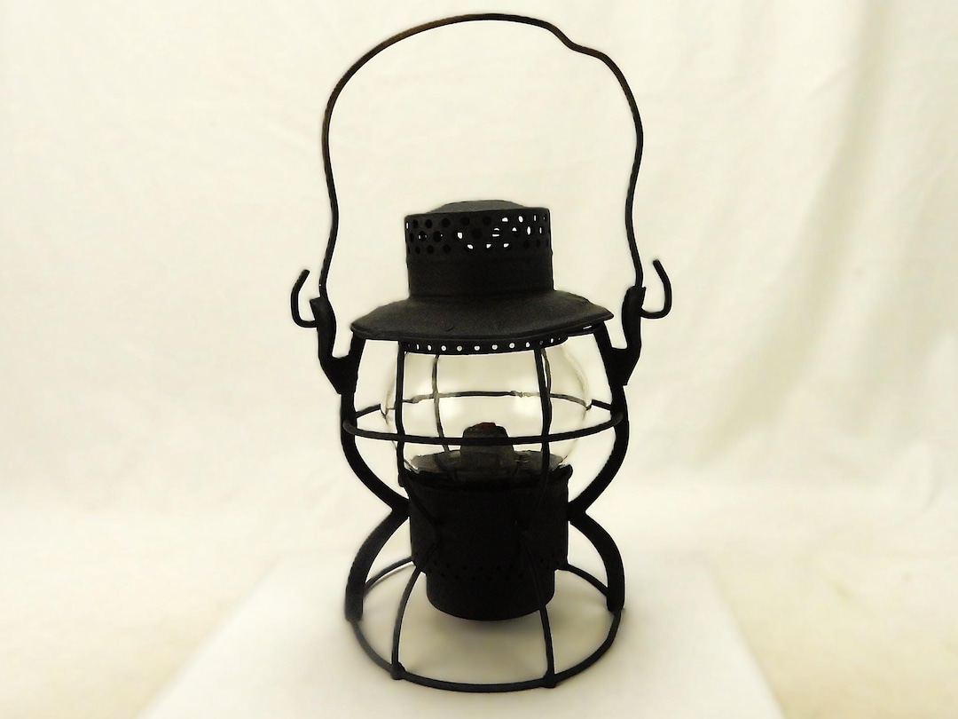 Dietz #999 Kerosene Railroad Lamp, N.Y.C.S. Lines, Swing