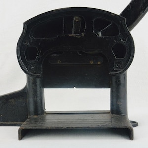 vintage tobacco cutter for sale ANTIQUE 1800'S CAST IRON RJR COMPANY BROWNS MULE PLUG TOBACCO Bargain John's Antiques | Antique