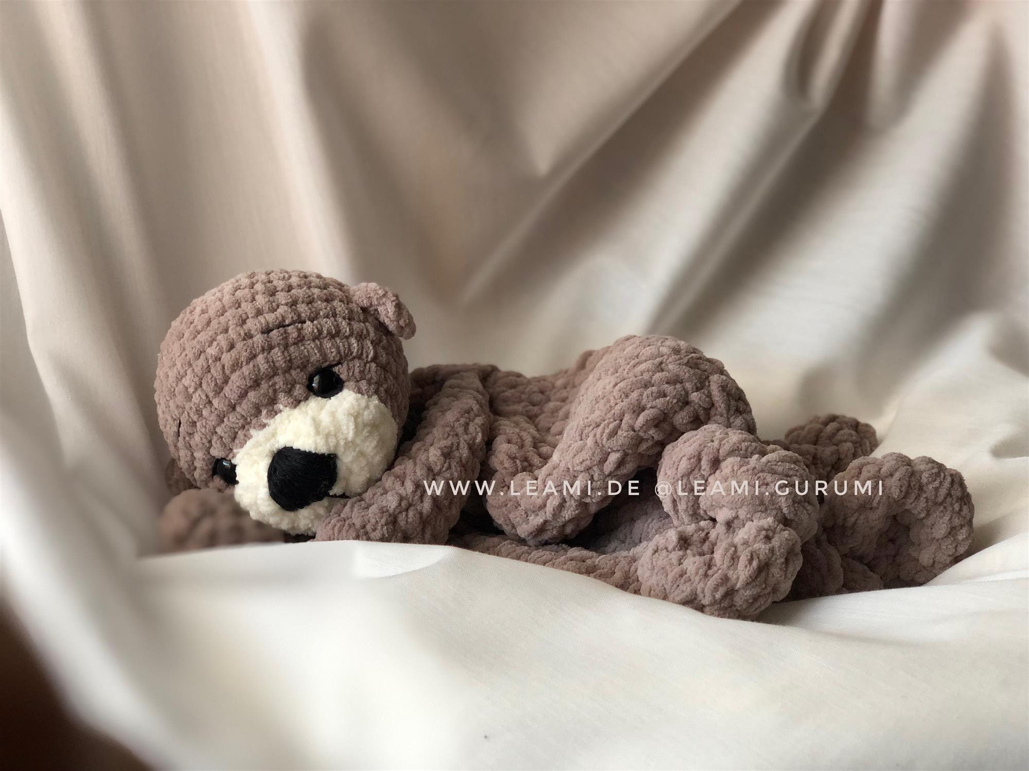 PDF Crochet pattern Harry Otter, lovey by leami (language on the picture)