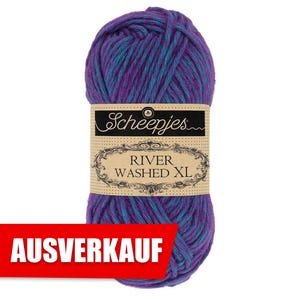 Puede incluir: Un ovillo de hilo Scheepjes River Washed XL en un color morado y turquesa. La etiqueta dice "Scheepjes River Washed XL".
