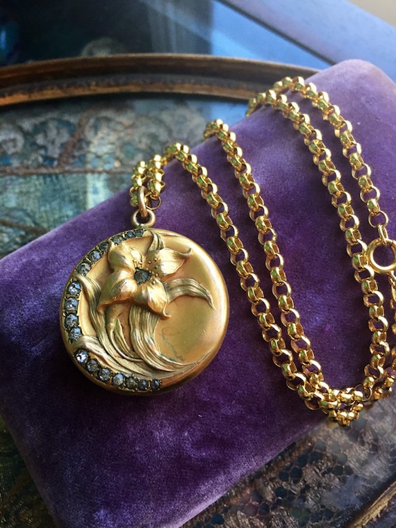 Flower Locket Necklace - Moon Locket - Crescent Lo