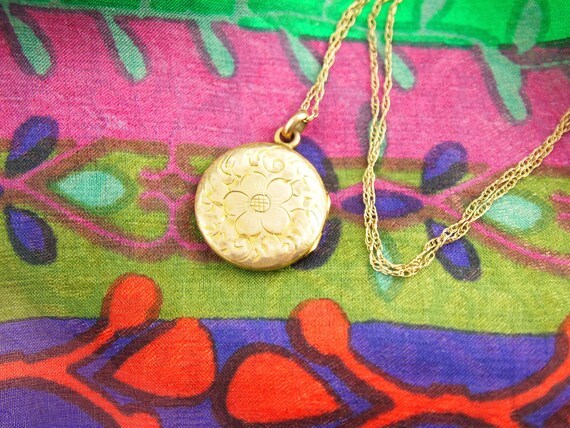 10k Gold Flower Locket Necklace - Engraved Locket