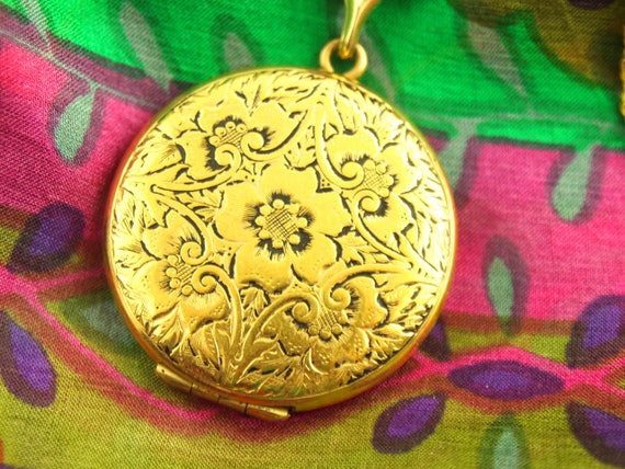 Engraved Flower Locket Necklace - Enamel Locket -