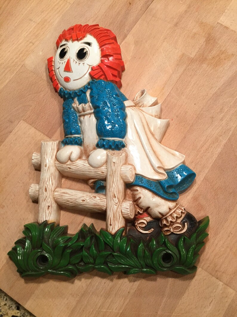 Vintage 1977 Raggedy Ann wall hanging!