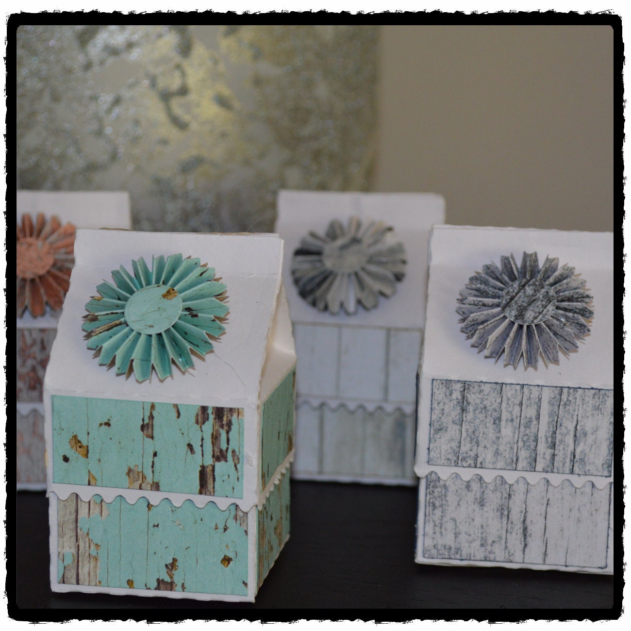 Small table decoration box for treats