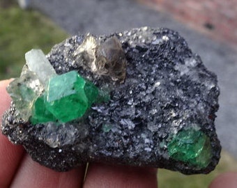 RARE Tsavorite Matrix 36.34 gramos Cristal, Mererani Hills Tanzania