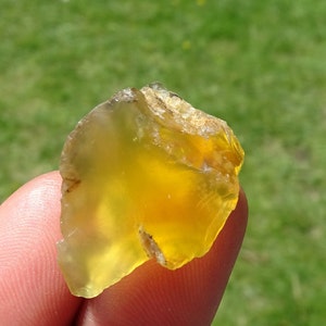 YELLOW OPAL 7.82 gram , Kigoma Tanzania image 2