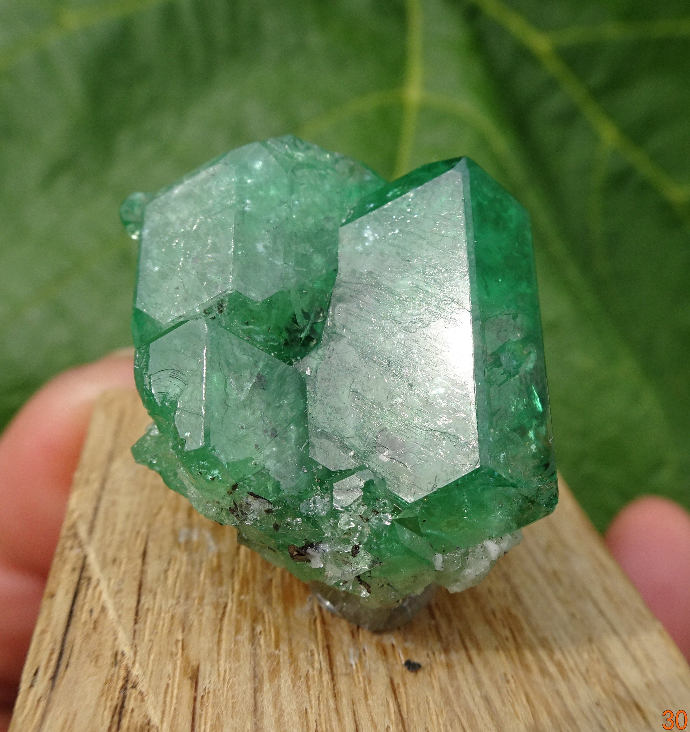 完璧な希少なツインツァボライト 27.8 グラム クリスタル