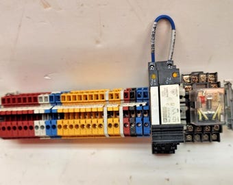 Lot 24 Phoenix Contact Terminal Blocks, Power Relay 8Pins 8A 24VDC
