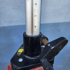 Hilti PUA 32 crank tripod contractors builders tripods, surveying equipment. image 6