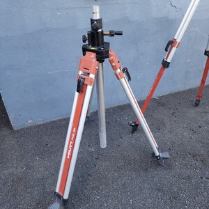 Hilti PUA 32 crank tripod contractors builders tripods, surveying equipment. image 2