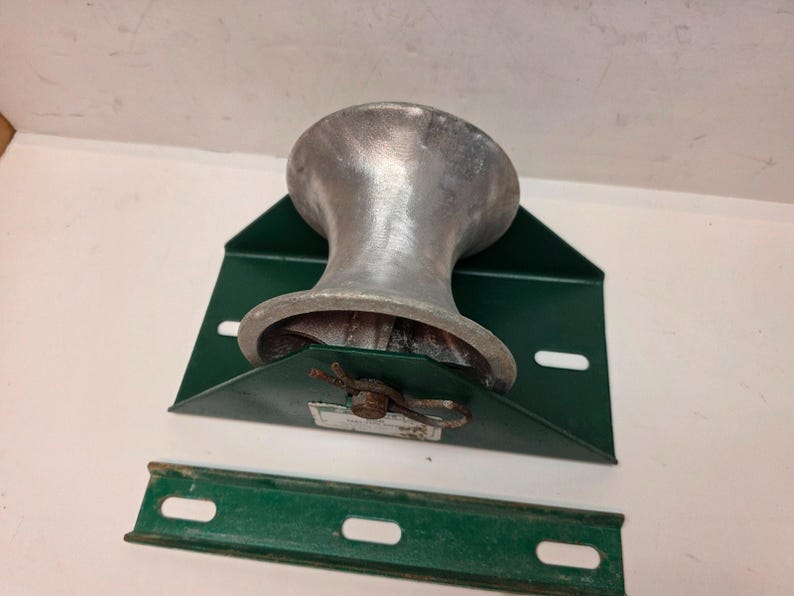 Polea tipo bandeja Greenlee 658 de aleación de aluminio de 12"x5" con cojinetes autolubricantes. imagen 3