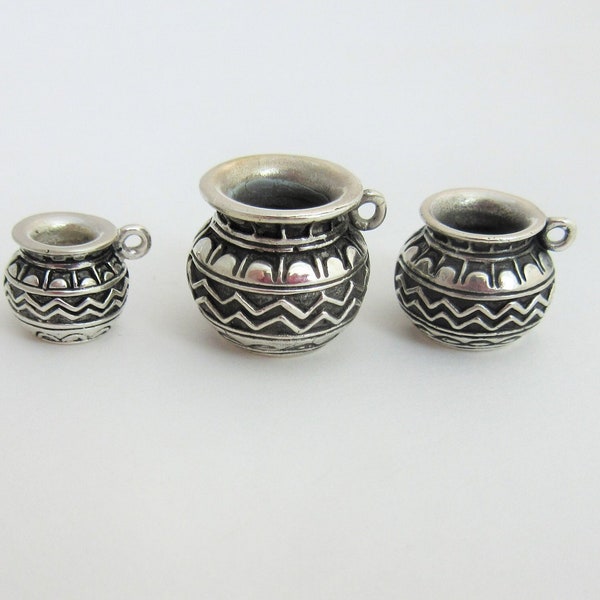 Santo Domingo Pueblo Pottery Charm - Sterling Silver Pottery - 3D - New Mexico Pueblo Pottery - Sterling Charms - Pots - Santa Fe - Charms