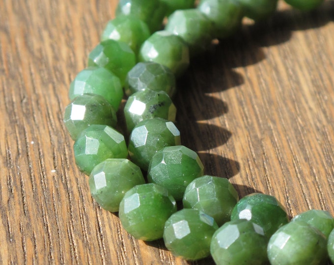 Nephrite Jade Beads - Facetted Round Beads - Green Natural Stone from Canada - Undyed - Item 344