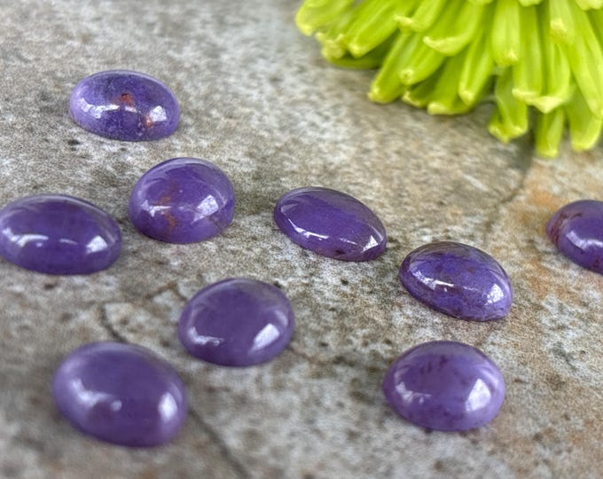 High grade Purple Jade Cabochon for Ring or Lapidary - Oval - 7 x 9 mm - Natural Stone  - Undyed - GRADE B - Item 457B