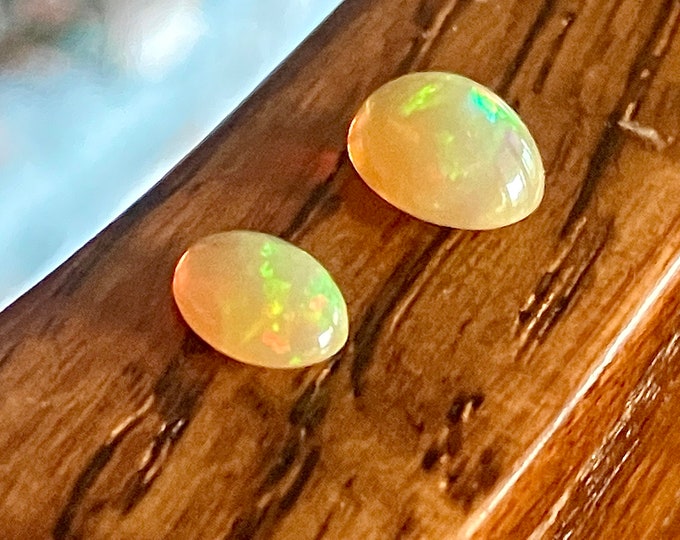 Lot of 2 Ethiopian opal cabochons - small Cabs - Natural Stone - Yellow fire opal - Item 400