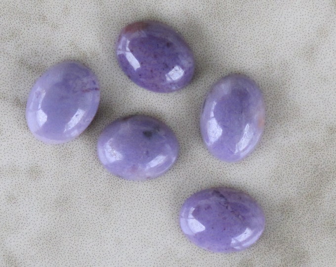 GRADE B Small Genuine Purple Jade Cabochon - Oval - 6 mm x 8 mm - High grade Natural Stone  - Undyed Lavender Jadeite - Item 461B