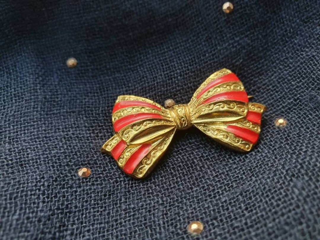 Red Ribbon Broche Vintage Bow Brooch, Flowing Ribbons Style, Red Anamel Wash and Goldtone ...
