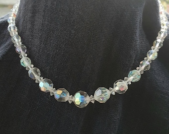 Vintage Kristall Aurora Borealis Perlenkette - verziert mit funkelnden Regenbogen-Glasperlen und dekorativem Karabinerverschluss