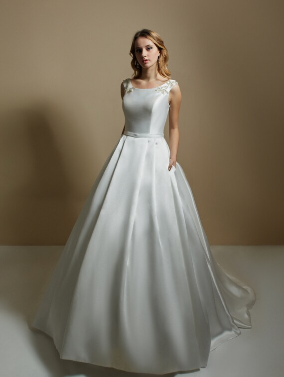 Minimalist modern cheap wedding dress