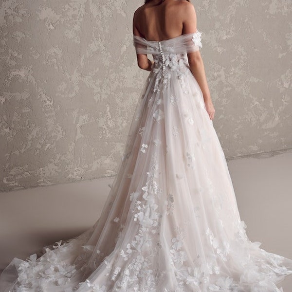 Whimsical tulle wedding shoulder cape with 3D floral pattern and chic pleats