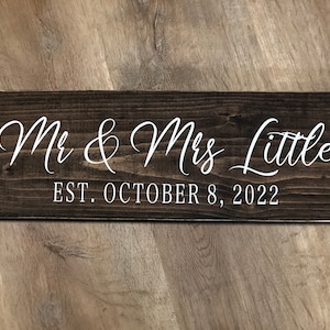 Personalized Mr & Mrs Wood Sign: Rustic Wedding Table Decor