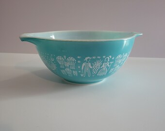 Pyrex Amish Butterprint Second Smallest Cinderella Mixing Bowl in Teal and White 1 1/2 Quart 442