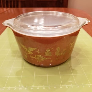 Pyrex Early American 1 Quart Casserole Dish With Lid