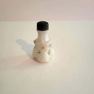 White EAPG Milk Glass Salt / Pepper Shaker Painted Grape Motif