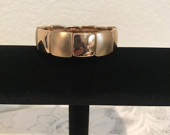 Pulsera en tono dorado