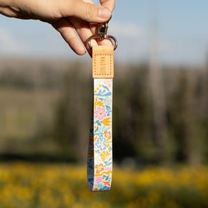 Schlüsselanhänger - Sommer Floral - Gedruckt Helle Bunte Blumen mit Vegan Tan Leder Ende, Schlüsselanhänger, Schlüsselhalter, Schlüsselband, Schlüsselband