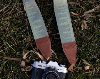 Camera Strap Pinetree landscape, Evergreen Colored Tree line Print, Vegan leather, Crossbody, Gift for Photographer, Photographer Accessory