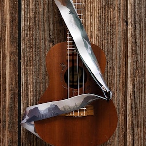 Correa para ukelele - Parques Nacionales en color - Correa ajustable impresa con ilustraciones a color de 19 parques nacionales, extremos de cuero marrón