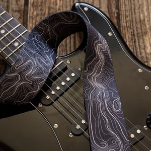 Correa de guitarra: mapa topográfico, blanco y negro, exteriores, estrella de rock, bajo, eléctrica, acústica, accesorios, bandolera