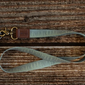 Schlüsselband - Halsband - Pinetree Printed - Forest tree-line in grün | Ideal für Ausweis-ID-Halter, Schlüsselanhänger, Handyhalter | Geschenk für Lehrer, Krankenschwester.