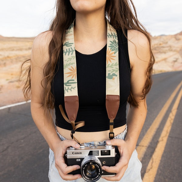 Camera Strap Wild Desert Design | Photography Accessories | Floral, cacti, plants | Vegan Leather | Crossbody | Nature