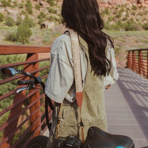 Flower Field Tan Camera Strap Design with Brown Vegan Leather Photography Accessories Wildflowers Floral Dainty Flowers Nature image 3