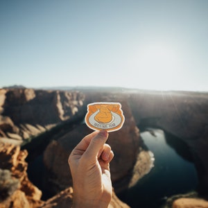Pegatina de viaje de Horseshoe Bend/souvenir de Arizona, vinilo troquelado, calcomanía, duradera, impermeable, resistente a rayones, para ventana, computadora portátil, senderismo