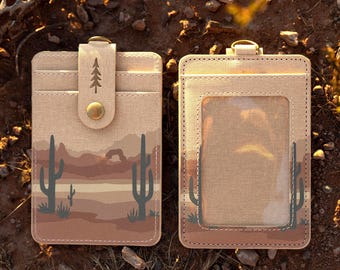 Ausweishülle mit Wüstenmotiv – Saguaro-Kaktus- und Bergmotiv | Kartenetui aus veganem Leder im Südwest-Stil | Geschenk für Wanderer
