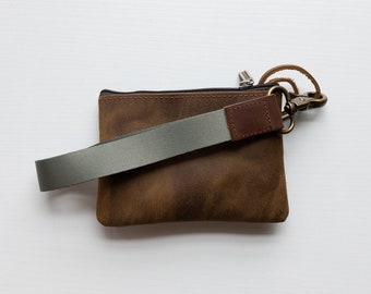Schlüsselanhänger mit Armband – Waldmotiv – Grün, Enden aus veganem braunem Leder, Schlüsselring, Schlüsselhalter, Schlüsselband, Schlüsselclip, Geschenkidee für Sie und Ihn