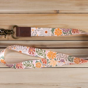 Sonnenuntergang Blumenmuster Halsband | Gänseblümchen Retro | Rosa Limonade | Ausweishalter, langes Lanyard, Schlüsselanhänger, Geschenk für Sie und Ihn